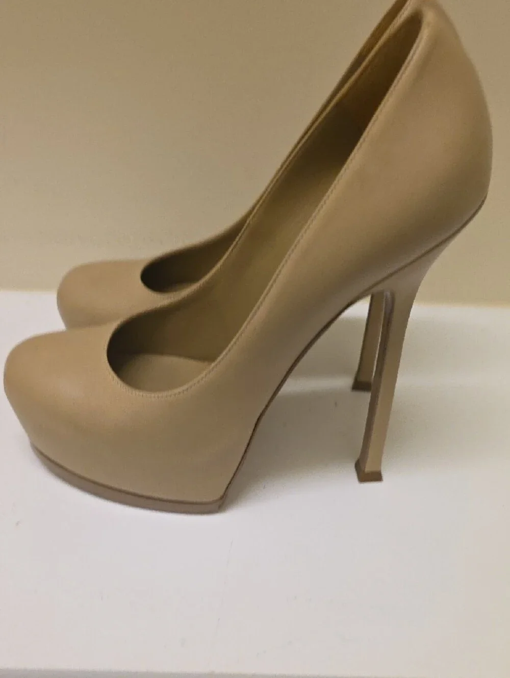 Yves Saint Laurent yves saint